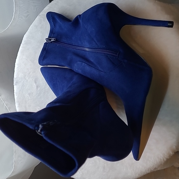 Aldo Women's Suede Boots with Protective Spray. - Picture 3 of 8